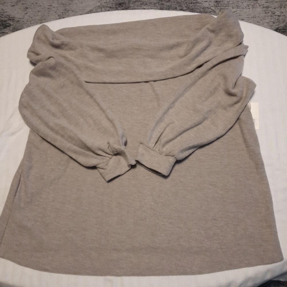 Off-Shoulder Sweater Size OX - Picture 13 of 13